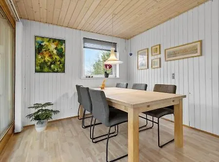 8987-orsted-strandskadevej-45 別荘 Ørsted